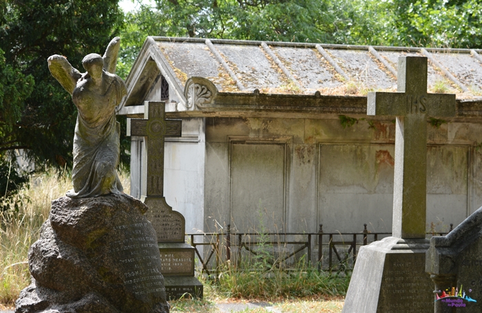 brompton cemetery