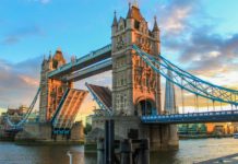 tower bridge por do sol