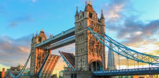 tower bridge por do sol