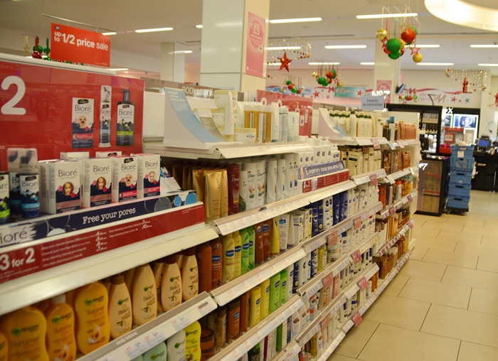 boots comprando cosméticos em Londres