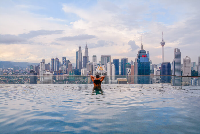 Onde se Hospedar em Kuala Lumpur piscina