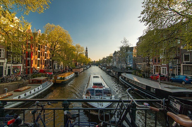 barco canal holanda