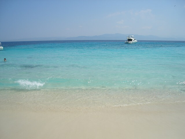 praia perto de atenas