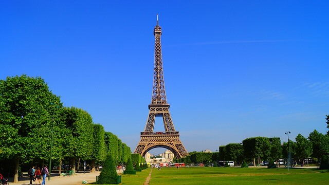 onde ficar em paris perto da torre