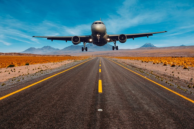 O atributo alt desta imagem está vazio. O nome do arquivo é aeroplane-4347341_640.jpg