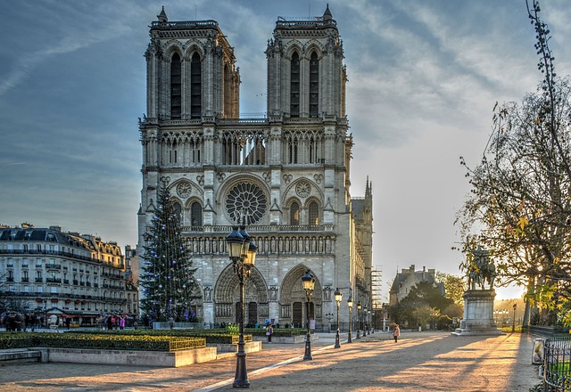 onde ficar em paris perto da notre dame